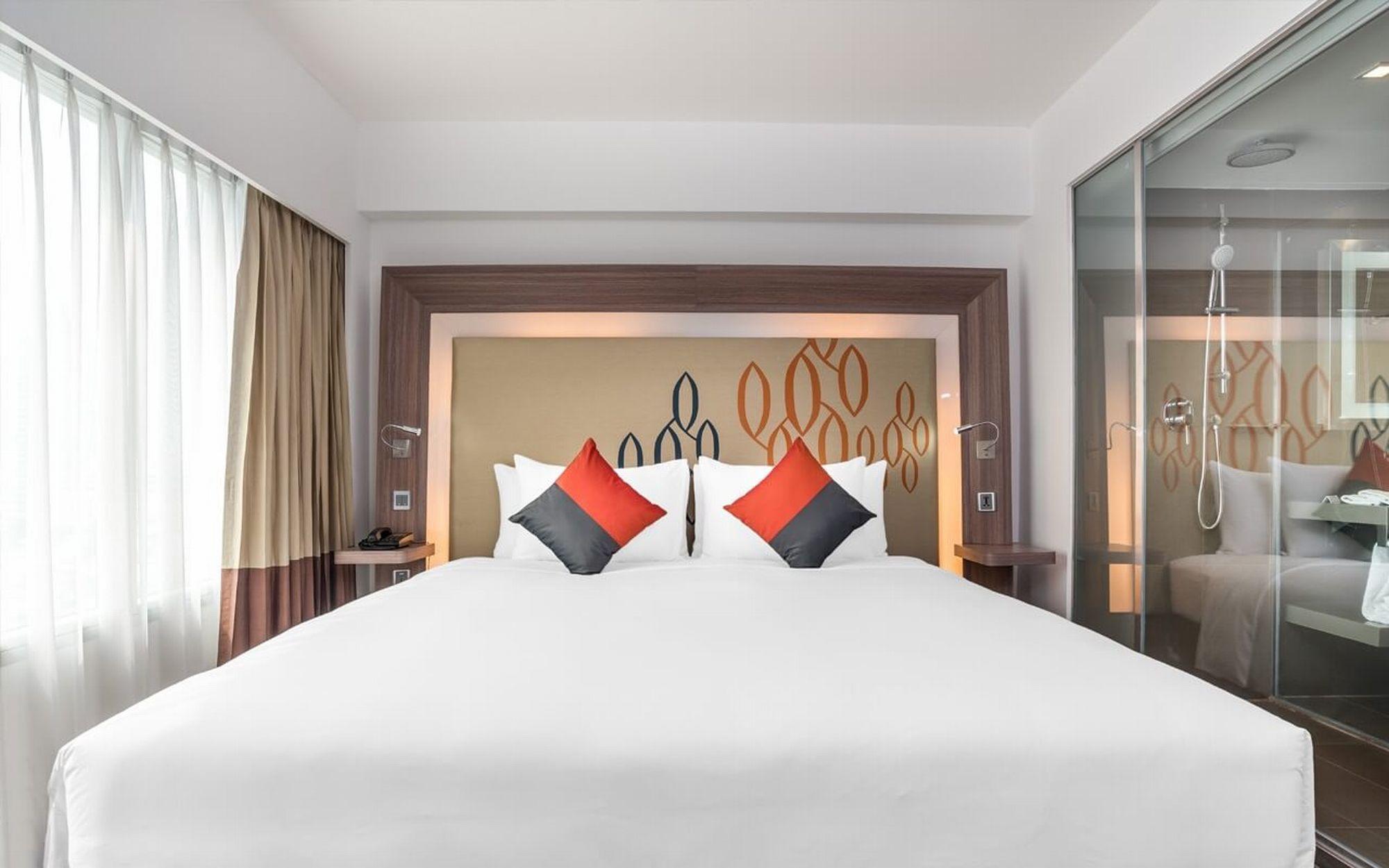 Hilton Garden Inn Bangkok Silom Exterior foto