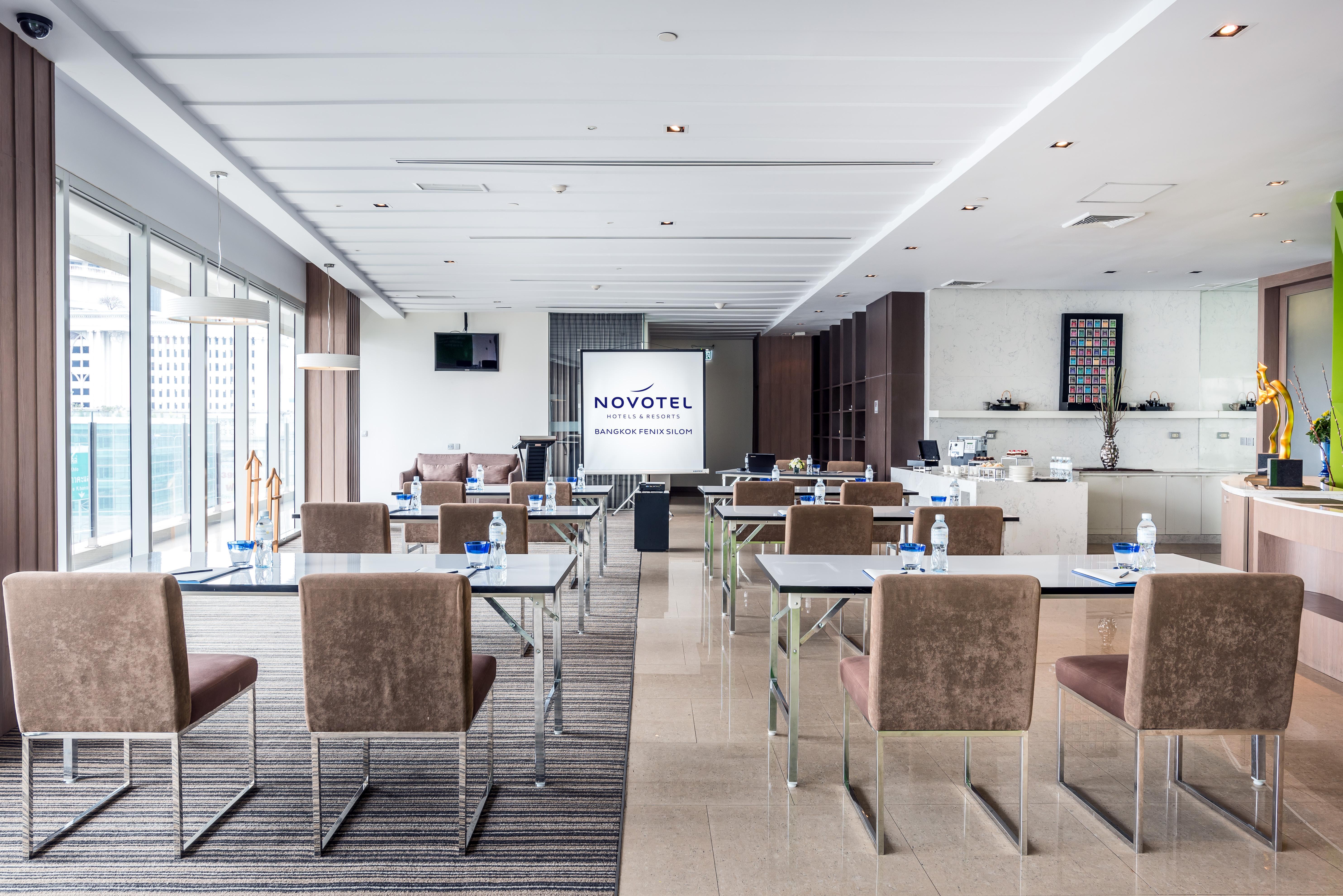 Hilton Garden Inn Bangkok Silom Exterior foto