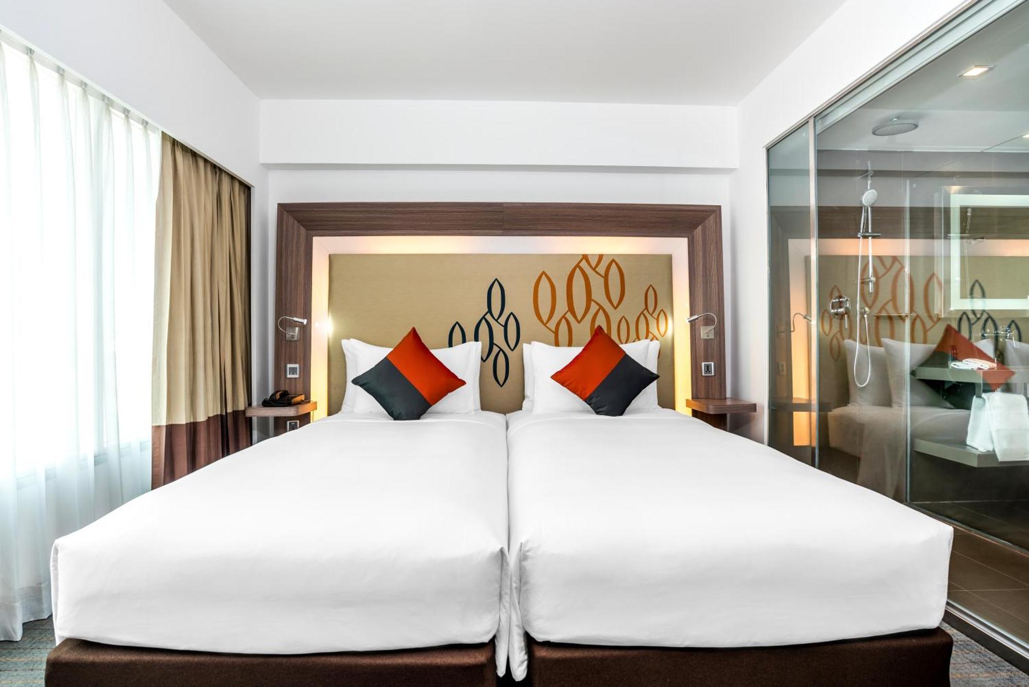 Hilton Garden Inn Bangkok Silom Exterior foto