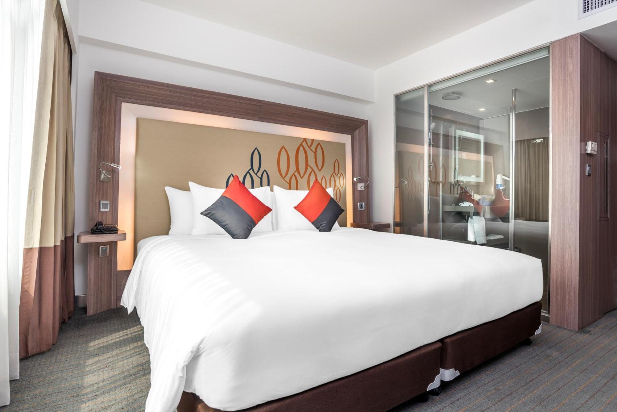 Hilton Garden Inn Bangkok Silom Exterior foto