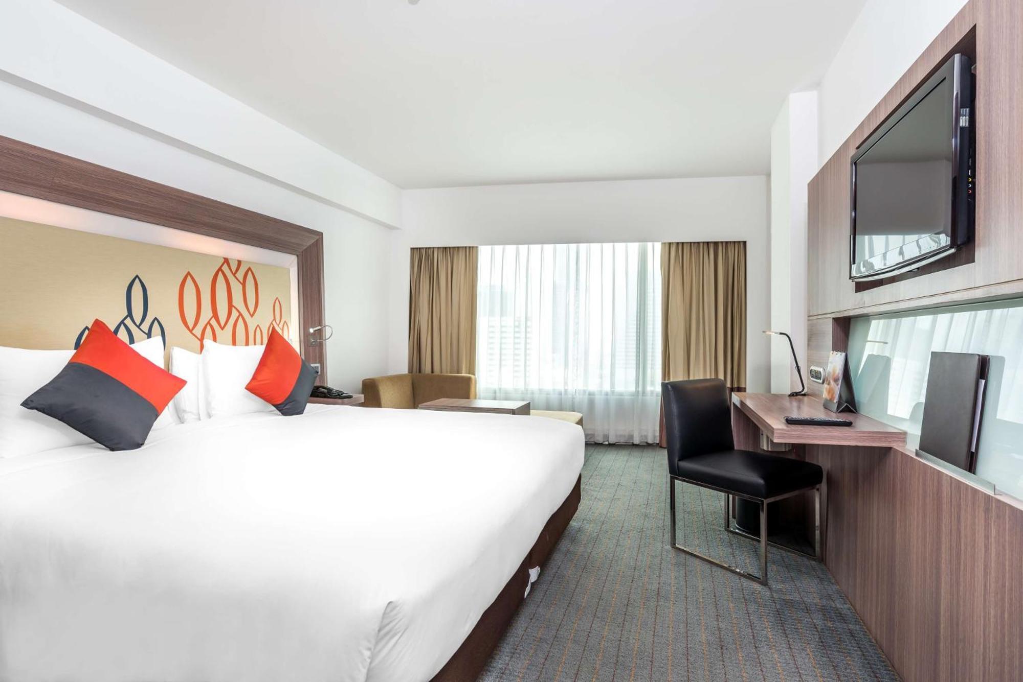 Hilton Garden Inn Bangkok Silom Exterior foto
