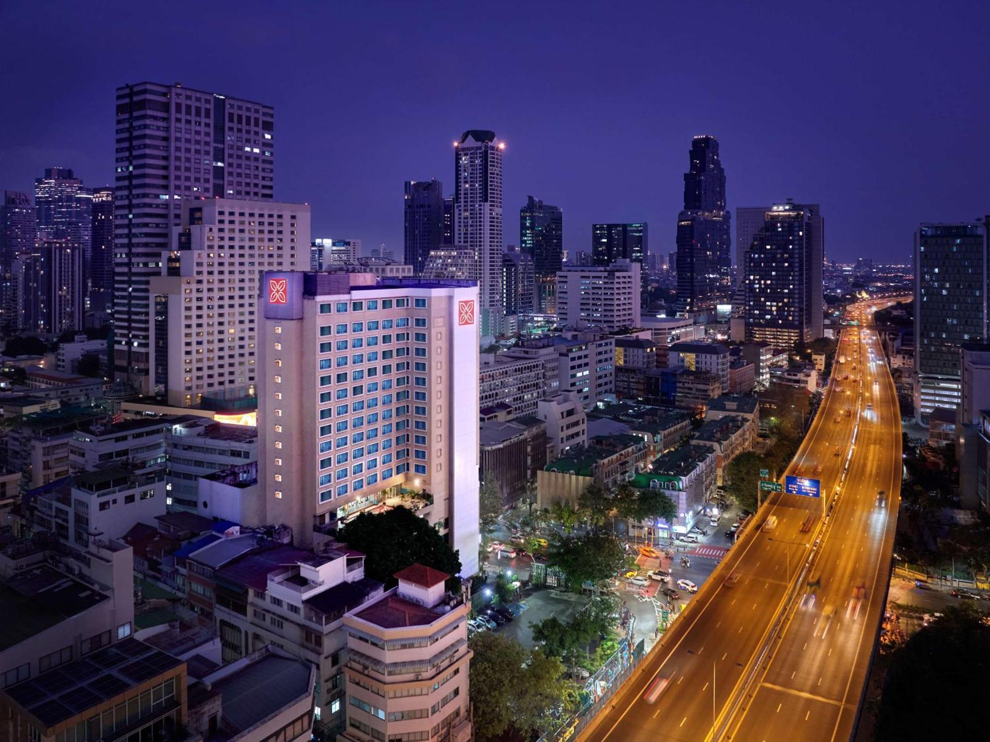 Hilton Garden Inn Bangkok Silom Exterior foto
