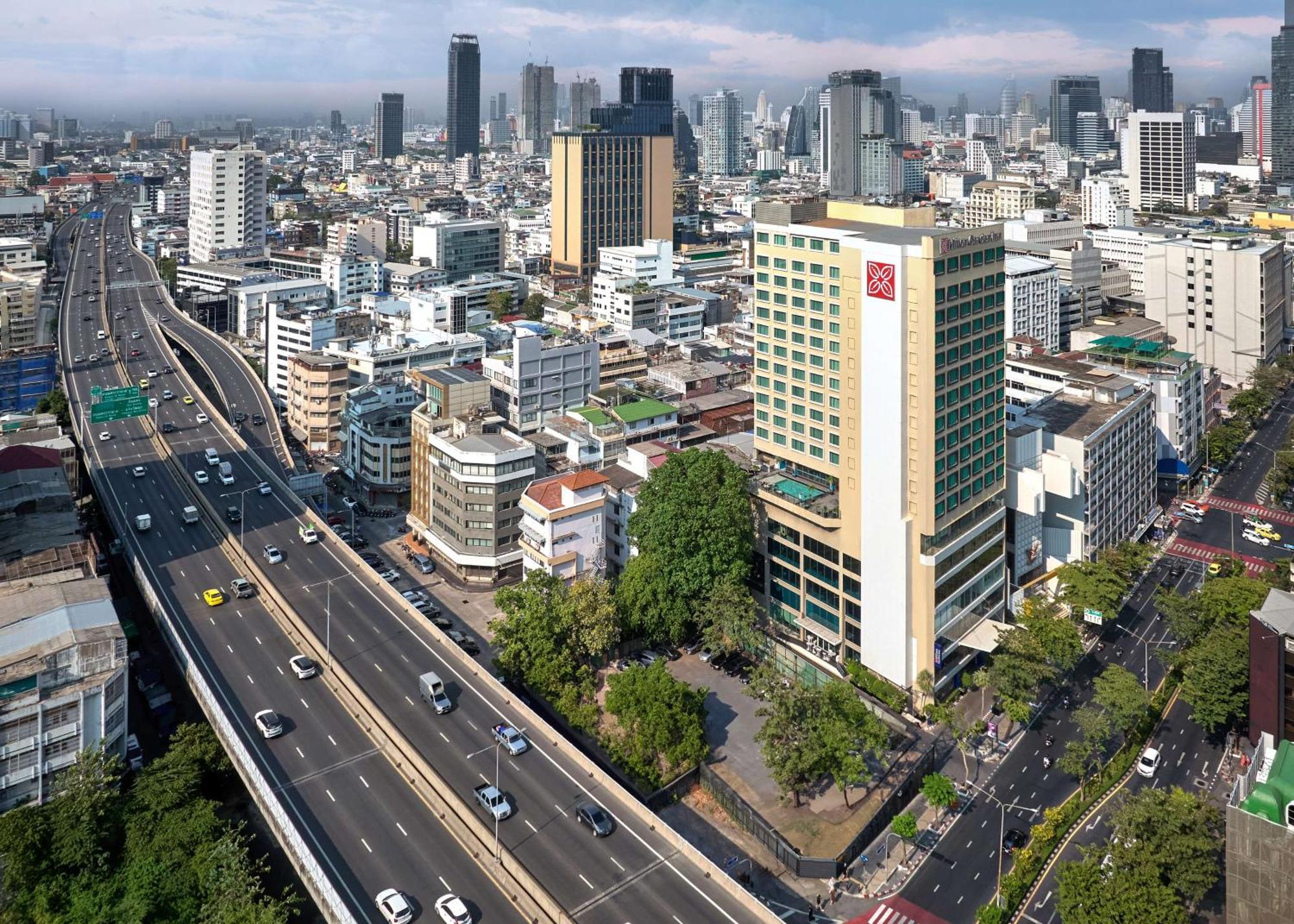 Hilton Garden Inn Bangkok Silom Exterior foto