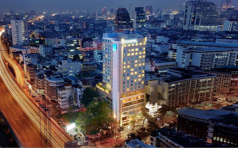 Hilton Garden Inn Bangkok Silom Exterior foto