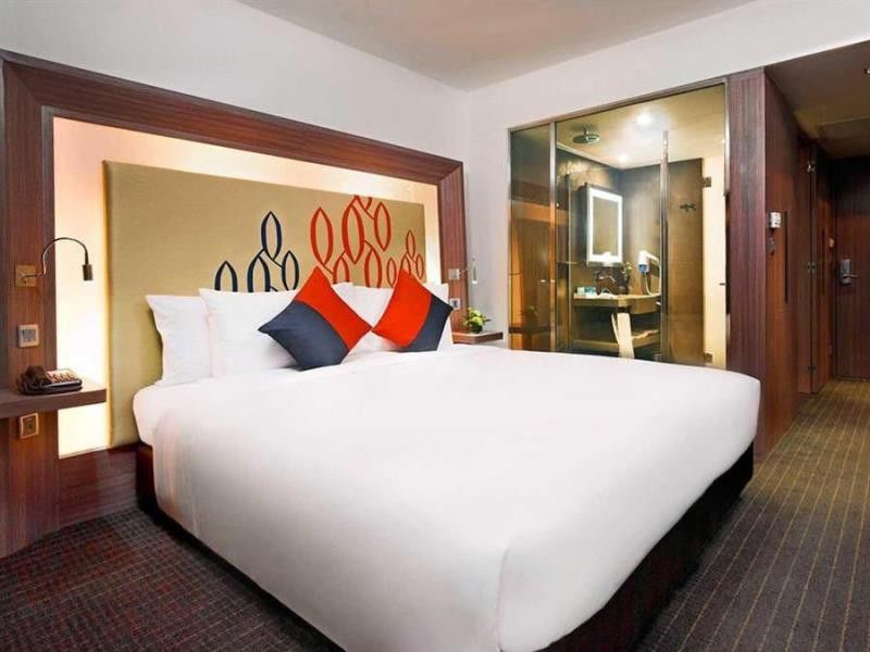 Hilton Garden Inn Bangkok Silom Exterior foto