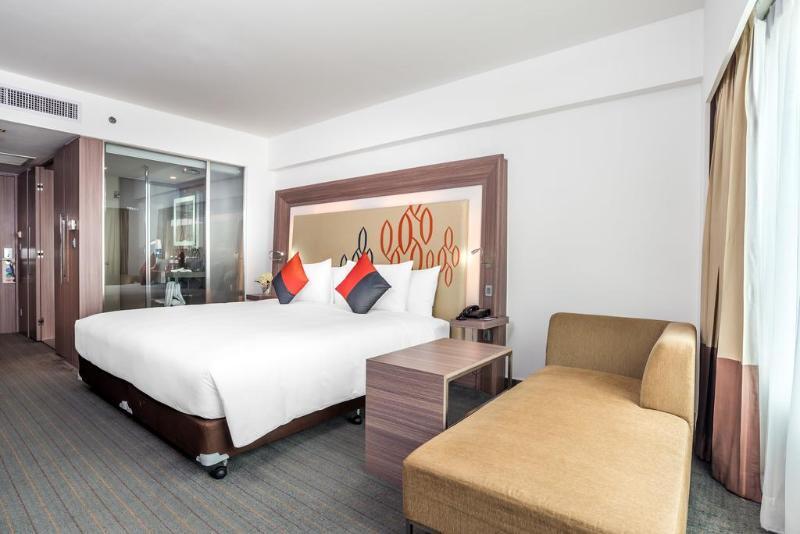 Hilton Garden Inn Bangkok Silom Exterior foto